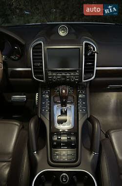 Позашляховик / Кросовер Porsche Cayenne 2012 в 