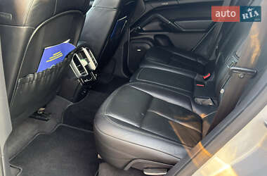 Внедорожник / Кроссовер Porsche Cayenne 2013 в 