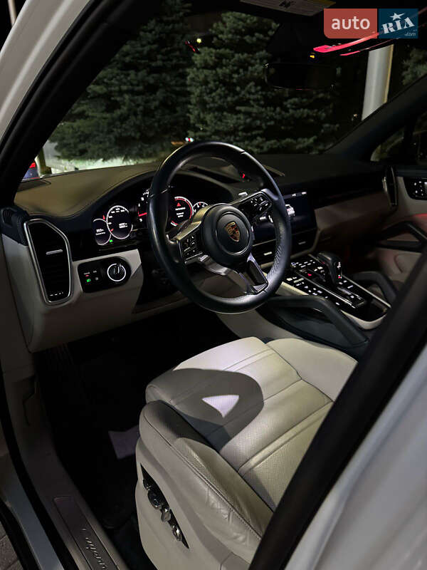 Позашляховик / Кросовер Porsche Cayenne 2019 в Львові