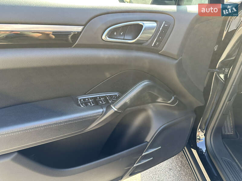 Внедорожник / Кроссовер Porsche Cayenne 2014 в Львове
