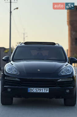 Внедорожник / Кроссовер Porsche Cayenne 2012 в 