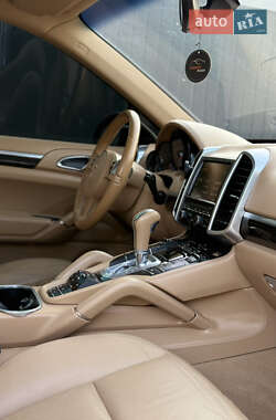 Внедорожник / Кроссовер Porsche Cayenne 2012 в 
