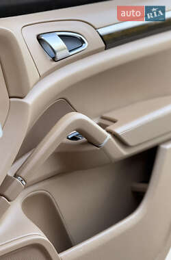 Внедорожник / Кроссовер Porsche Cayenne 2012 в 