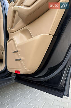 Внедорожник / Кроссовер Porsche Cayenne 2012 в 