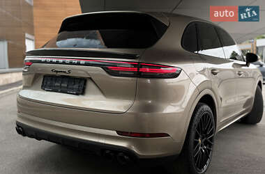 Позашляховик / Кросовер Porsche Cayenne 2018 в 