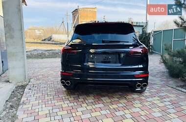 Внедорожник / Кроссовер Porsche Cayenne 2015 в 