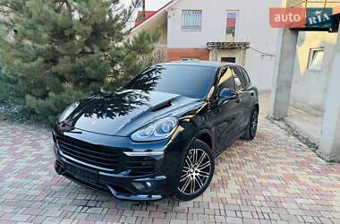 Внедорожник / Кроссовер Porsche Cayenne 2015 в 