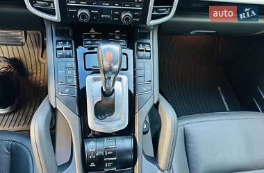 Внедорожник / Кроссовер Porsche Cayenne 2015 в 