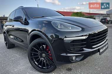 Внедорожник / Кроссовер Porsche Cayenne 2017 в 