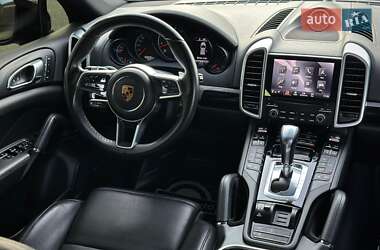 Внедорожник / Кроссовер Porsche Cayenne 2017 в 