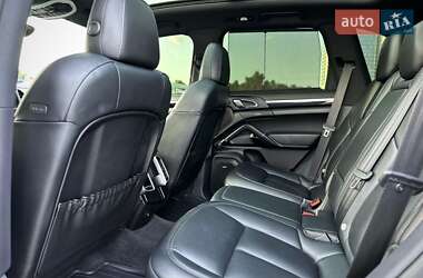 Внедорожник / Кроссовер Porsche Cayenne 2017 в 
