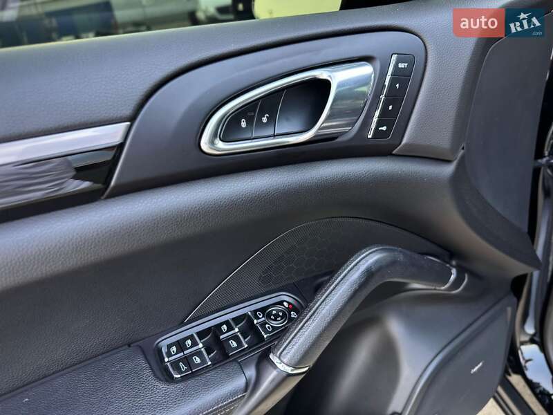 Позашляховик / Кросовер Porsche Cayenne 2017 в Києві