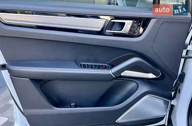 Внедорожник / Кроссовер Porsche Cayenne 2018 в 