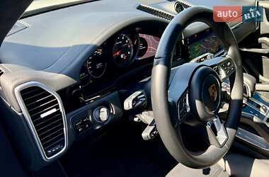 Внедорожник / Кроссовер Porsche Cayenne 2018 в 