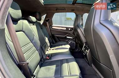 Внедорожник / Кроссовер Porsche Cayenne 2018 в 