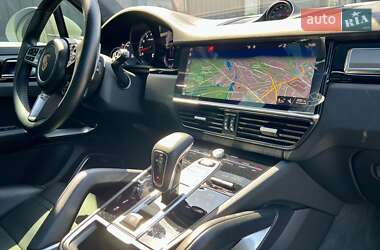 Внедорожник / Кроссовер Porsche Cayenne 2018 в 