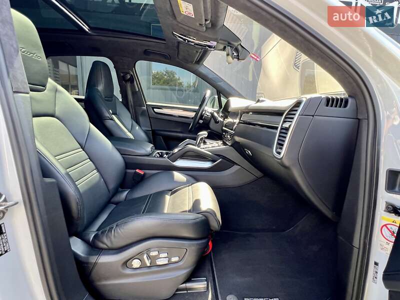 Внедорожник / Кроссовер Porsche Cayenne 2018 в Киеве