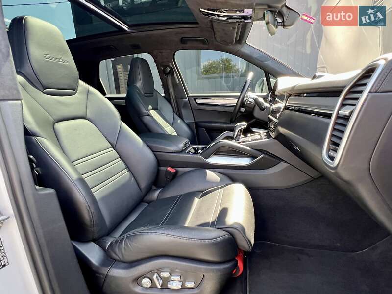 Внедорожник / Кроссовер Porsche Cayenne 2018 в Киеве