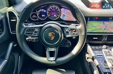Внедорожник / Кроссовер Porsche Cayenne 2018 в 