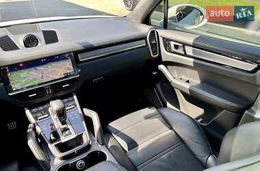 Внедорожник / Кроссовер Porsche Cayenne 2018 в 