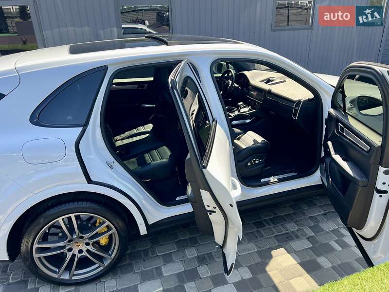Внедорожник / Кроссовер Porsche Cayenne 2018 в Киеве