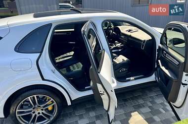 Внедорожник / Кроссовер Porsche Cayenne 2018 в 