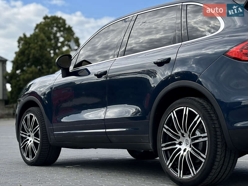 Внедорожник / Кроссовер Porsche Cayenne 2012 в Тернополе