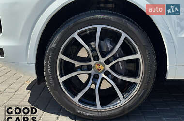 Внедорожник / Кроссовер Porsche Cayenne 2018 в 