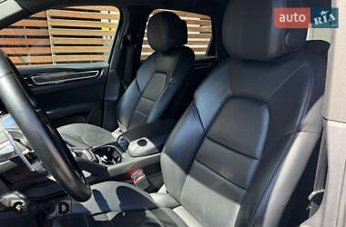 Внедорожник / Кроссовер Porsche Cayenne 2018 в 