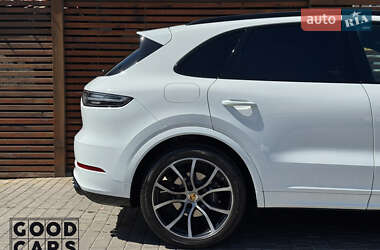 Внедорожник / Кроссовер Porsche Cayenne 2018 в 