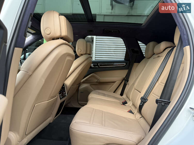 Внедорожник / Кроссовер Porsche Cayenne 2018 в Киеве