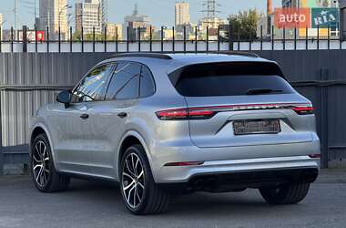 Внедорожник / Кроссовер Porsche Cayenne 2020 в 