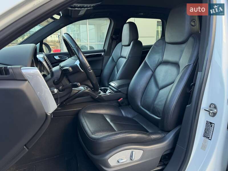 Позашляховик / Кросовер Porsche Cayenne 2014 в Києві