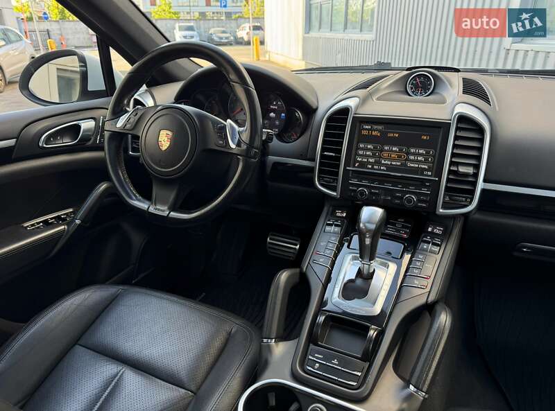 Позашляховик / Кросовер Porsche Cayenne 2014 в Києві