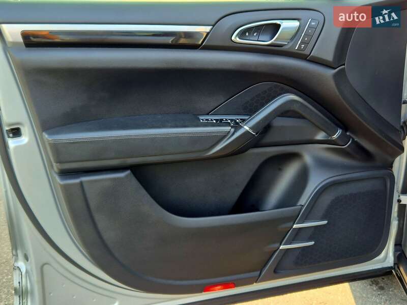 Внедорожник / Кроссовер Porsche Cayenne 2013 в Харькове