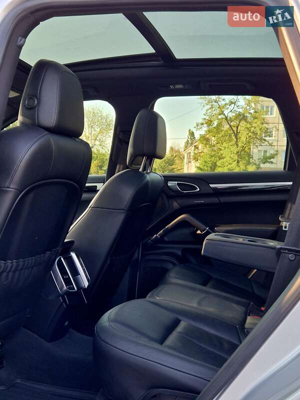 Внедорожник / Кроссовер Porsche Cayenne 2013 в Харькове