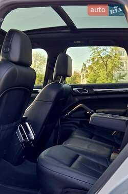 Внедорожник / Кроссовер Porsche Cayenne 2013 в 