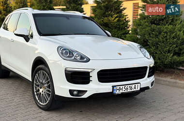 Внедорожник / Кроссовер Porsche Cayenne 2016 в 