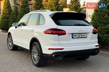 Внедорожник / Кроссовер Porsche Cayenne 2016 в 
