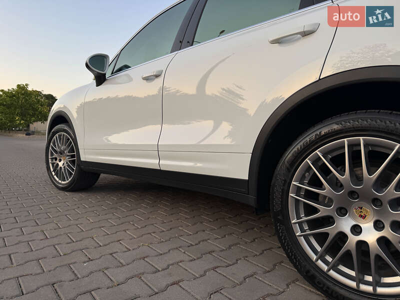 Позашляховик / Кросовер Porsche Cayenne 2016 в Одесі