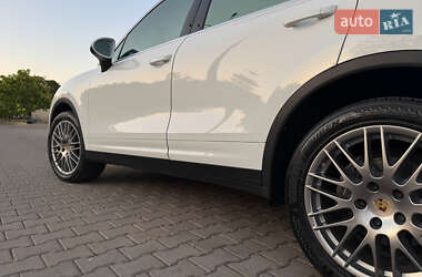 Внедорожник / Кроссовер Porsche Cayenne 2016 в 
