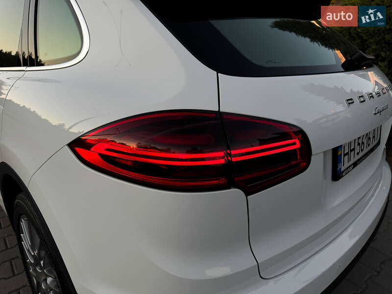 Позашляховик / Кросовер Porsche Cayenne 2016 в Одесі