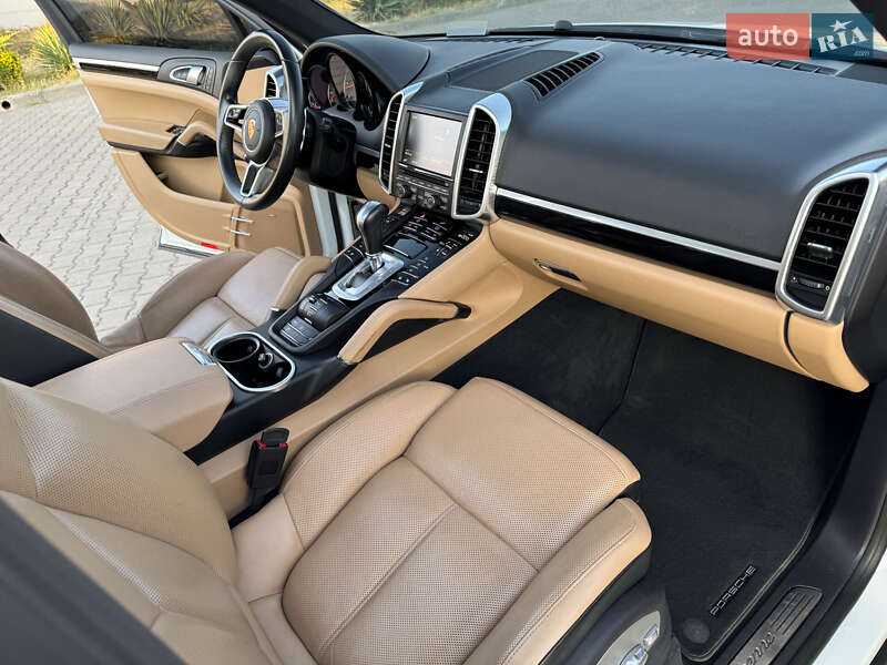 Позашляховик / Кросовер Porsche Cayenne 2016 в Одесі