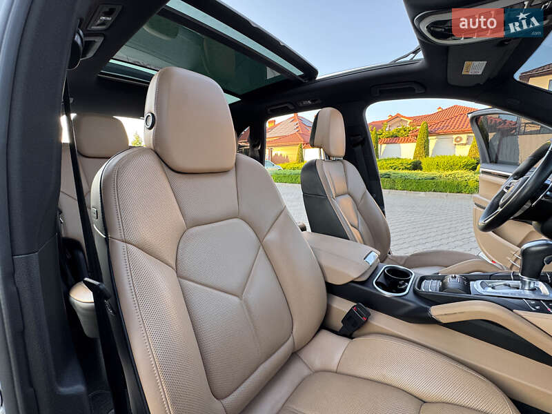 Позашляховик / Кросовер Porsche Cayenne 2016 в Одесі