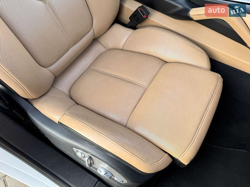 Позашляховик / Кросовер Porsche Cayenne 2016 в Одесі