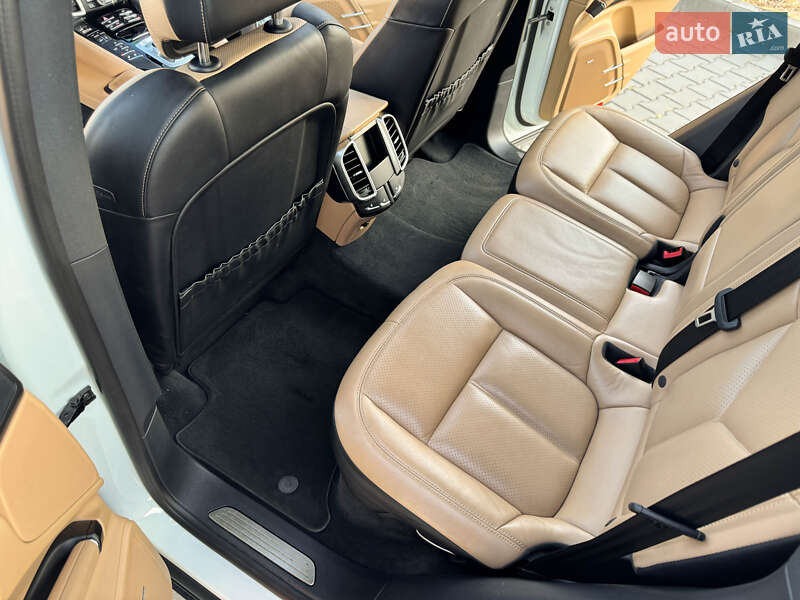 Позашляховик / Кросовер Porsche Cayenne 2016 в Одесі