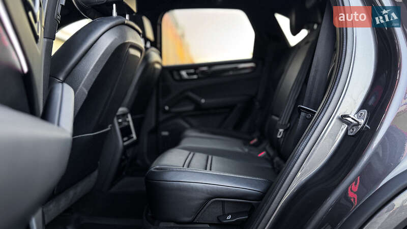 Внедорожник / Кроссовер Porsche Cayenne 2021 в Ровно