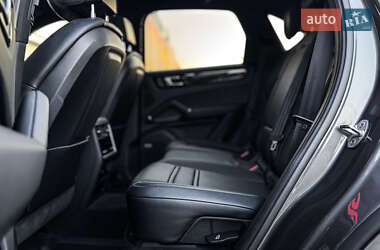 Внедорожник / Кроссовер Porsche Cayenne 2021 в 