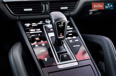 Внедорожник / Кроссовер Porsche Cayenne 2021 в 