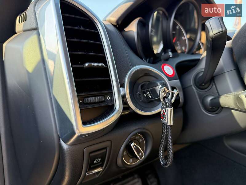 Позашляховик / Кросовер Porsche Cayenne 2013 в Одесі